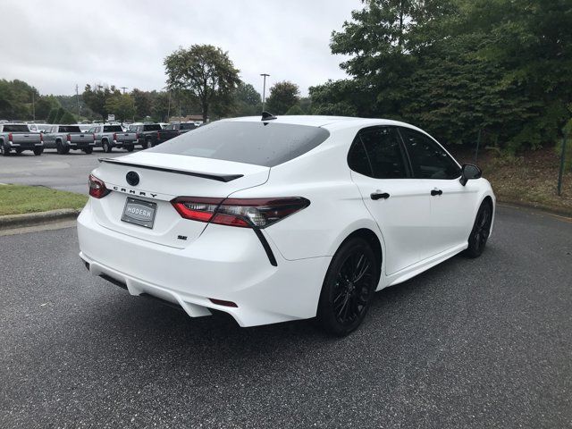 2022 Toyota Camry Hybrid SE