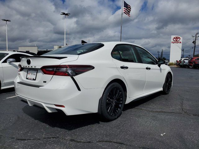 2022 Toyota Camry Hybrid SE