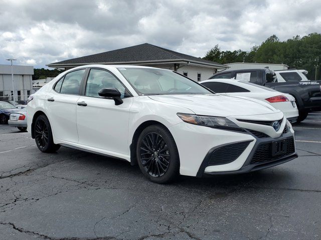 2022 Toyota Camry Hybrid SE