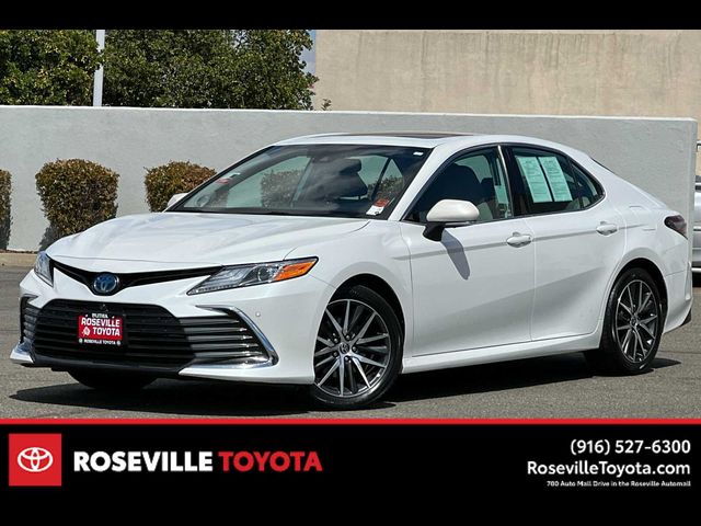 2022 Toyota Camry Hybrid XLE