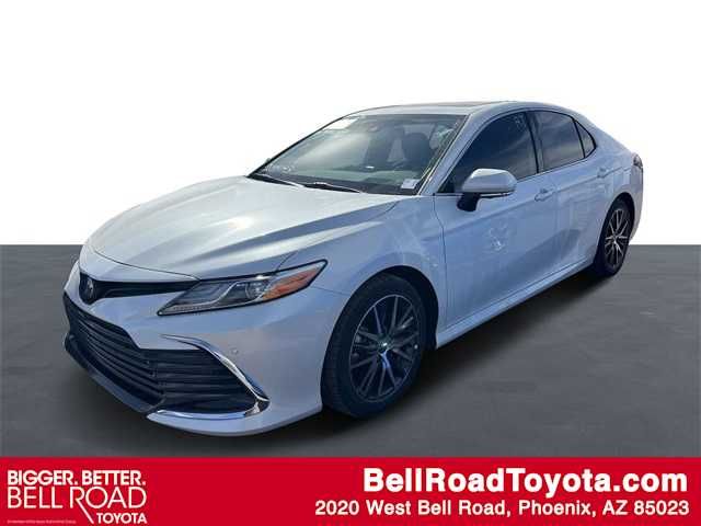 2022 Toyota Camry Hybrid XLE