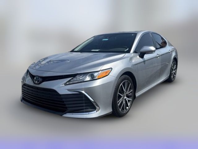 2022 Toyota Camry Hybrid XLE