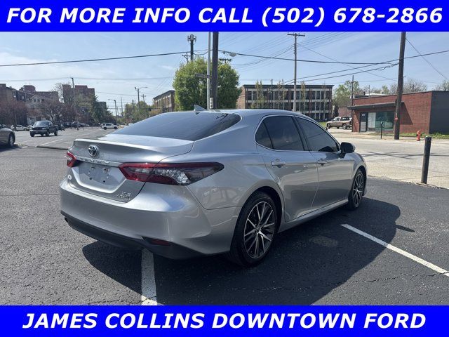 2022 Toyota Camry Hybrid XLE