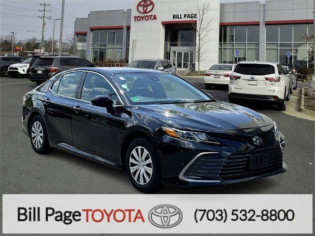 2022 Toyota Camry Hybrid LE