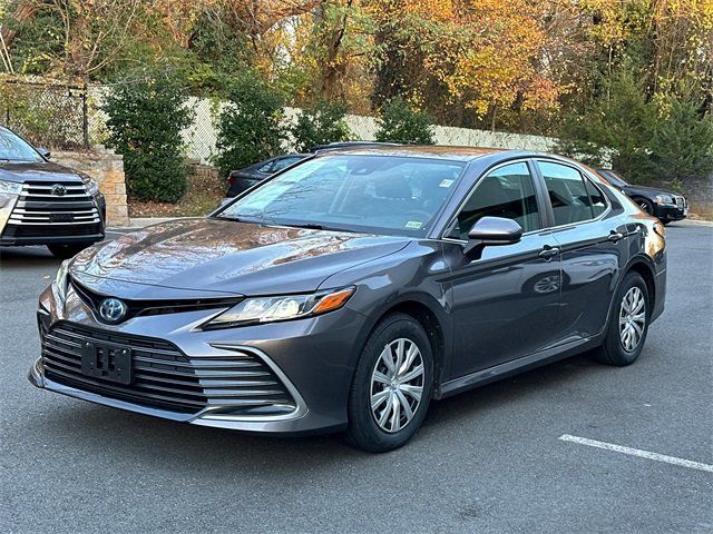 2022 Toyota Camry Hybrid LE