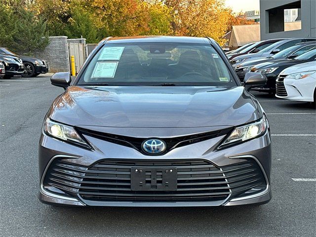 2022 Toyota Camry Hybrid LE