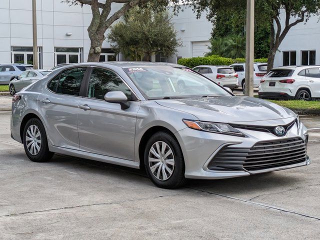 2022 Toyota Camry Hybrid LE