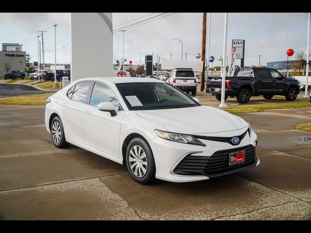 2022 Toyota Camry Hybrid LE