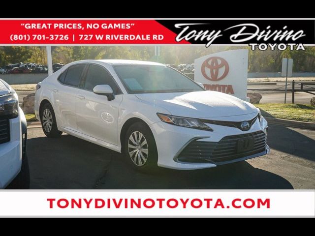 2022 Toyota Camry Hybrid LE