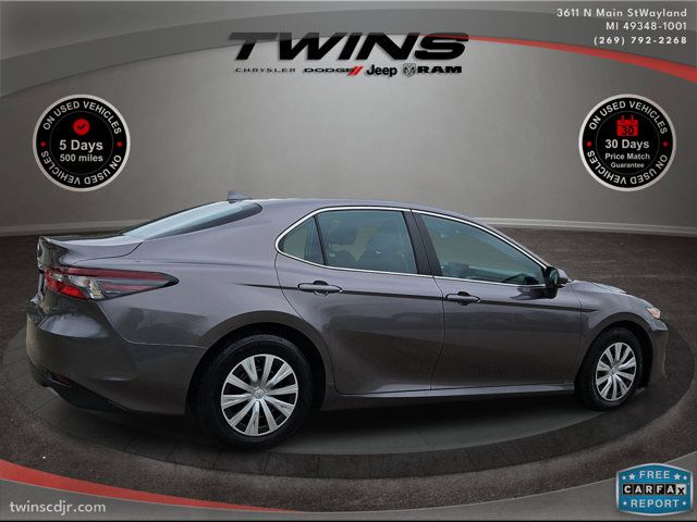 2022 Toyota Camry Hybrid LE