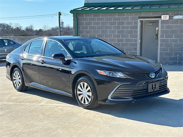 2022 Toyota Camry Hybrid LE