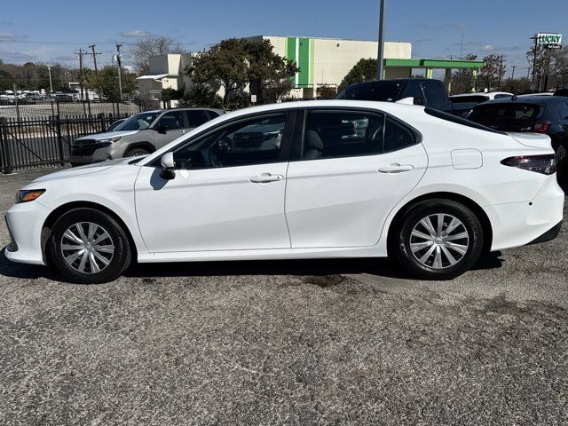 2022 Toyota Camry Hybrid LE