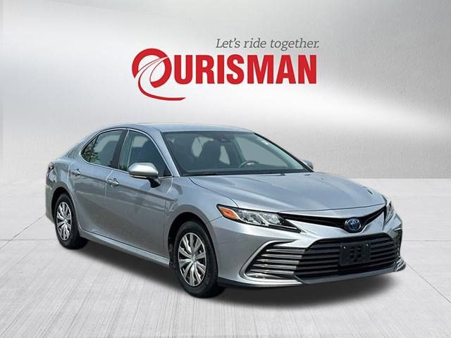 2022 Toyota Camry Hybrid LE