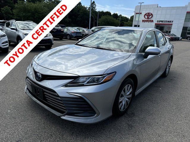 2022 Toyota Camry Hybrid LE