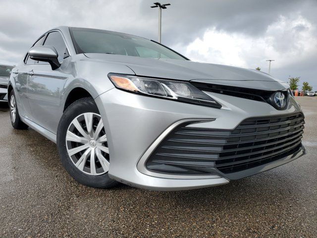 2022 Toyota Camry Hybrid LE