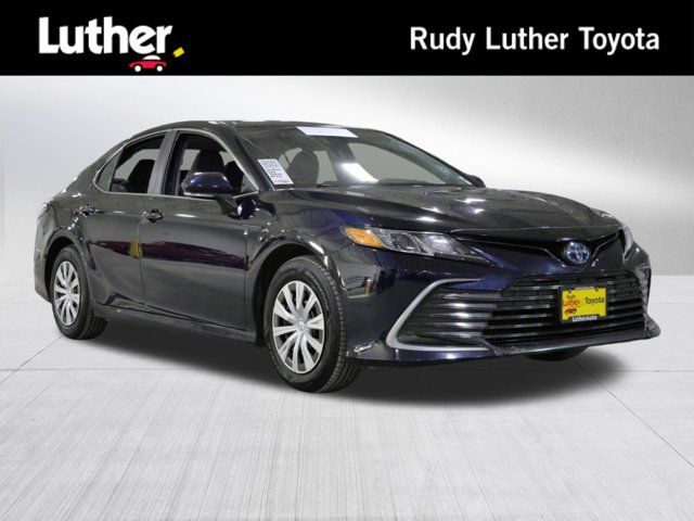 2022 Toyota Camry Hybrid LE