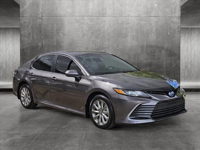 2022 Toyota Camry Hybrid LE