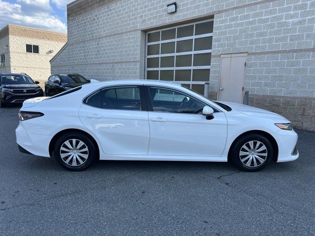 2022 Toyota Camry Hybrid LE