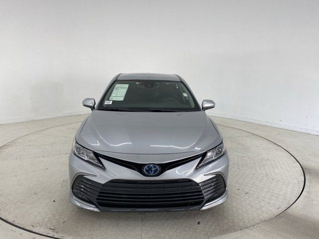 2022 Toyota Camry Hybrid LE