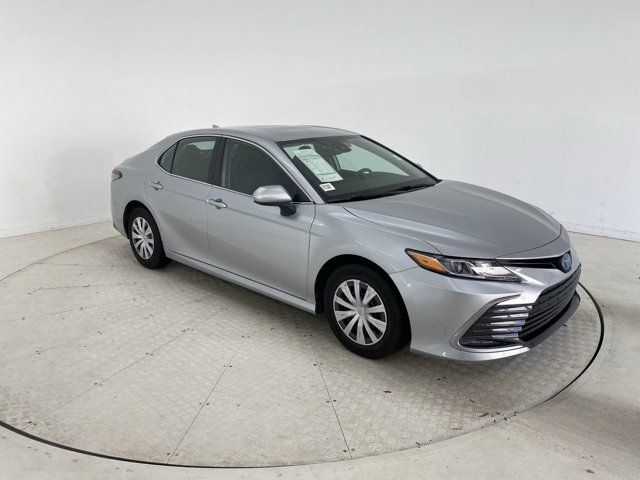 2022 Toyota Camry Hybrid LE