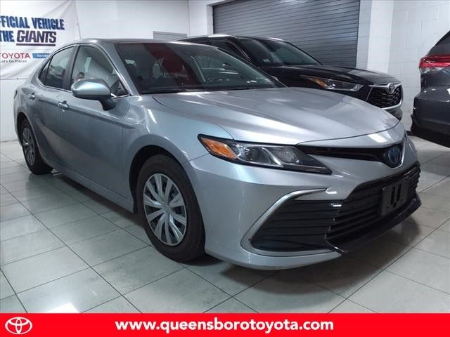 2022 Toyota Camry Hybrid LE