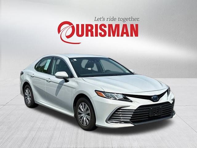 2022 Toyota Camry Hybrid LE