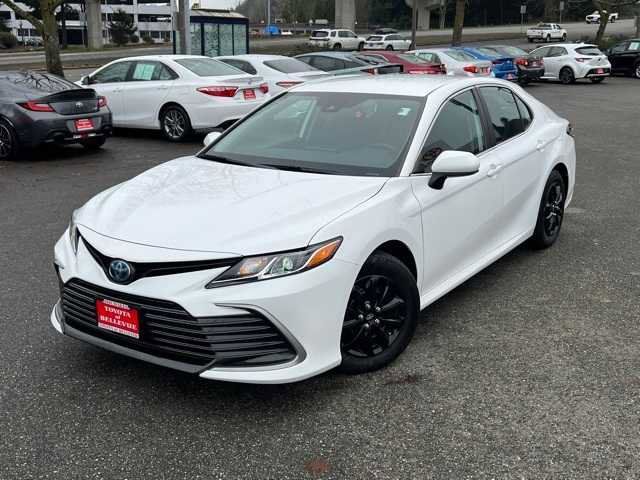 2022 Toyota Camry Hybrid LE