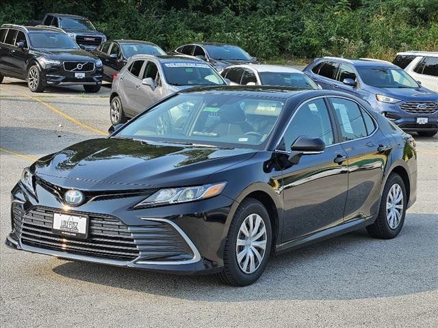 2022 Toyota Camry Hybrid LE