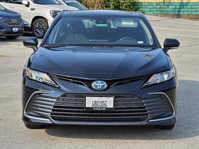 2022 Toyota Camry Hybrid LE