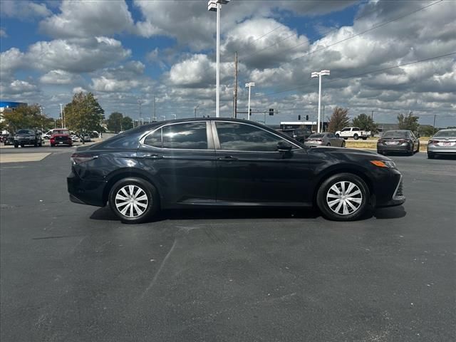 2022 Toyota Camry Hybrid LE