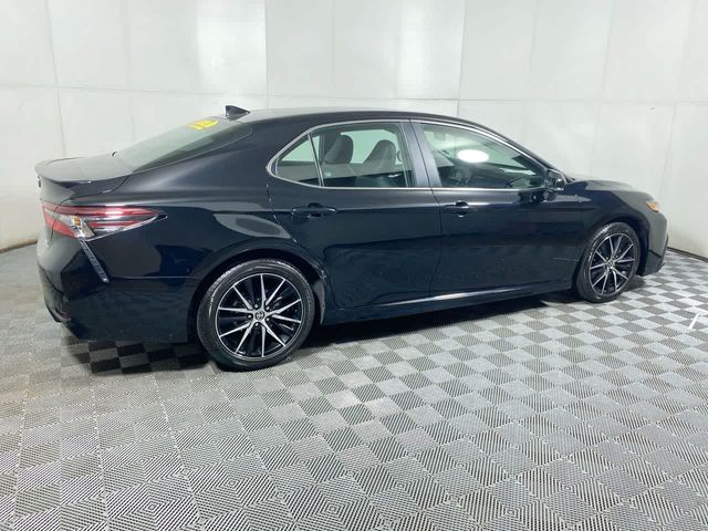 2022 Toyota Camry Hybrid SE