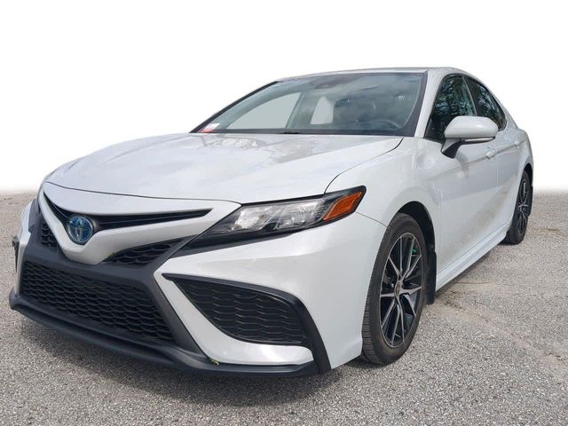 2022 Toyota Camry Hybrid SE