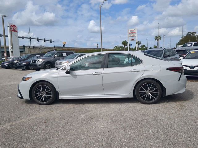 2022 Toyota Camry Hybrid SE