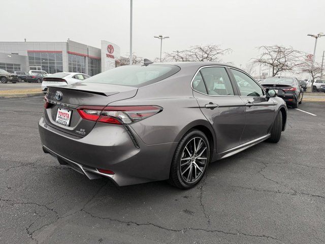 2022 Toyota Camry Hybrid SE