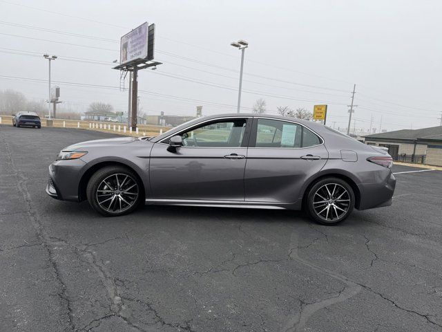 2022 Toyota Camry Hybrid SE