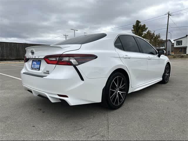 2022 Toyota Camry Hybrid SE