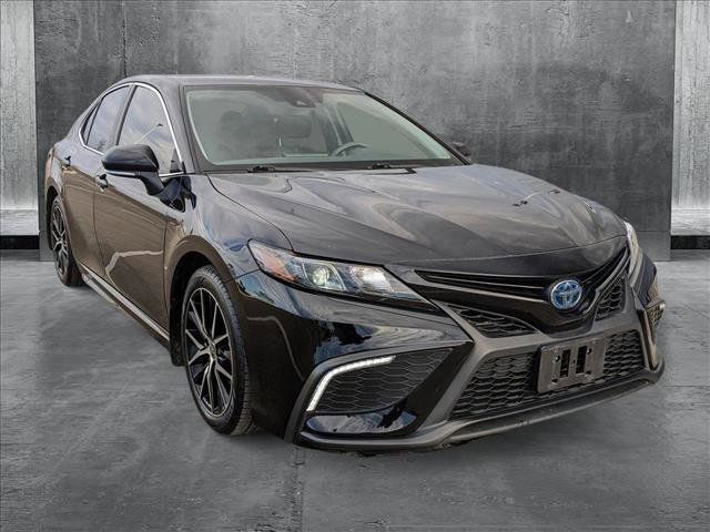 2022 Toyota Camry Hybrid SE