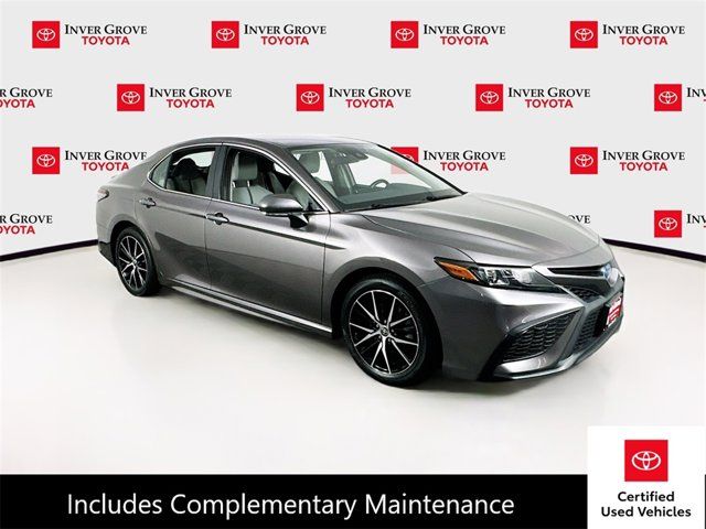 2022 Toyota Camry Hybrid SE