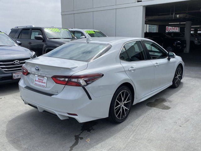 2022 Toyota Camry Hybrid SE