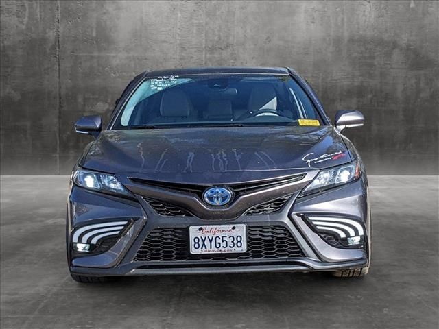 2022 Toyota Camry Hybrid SE