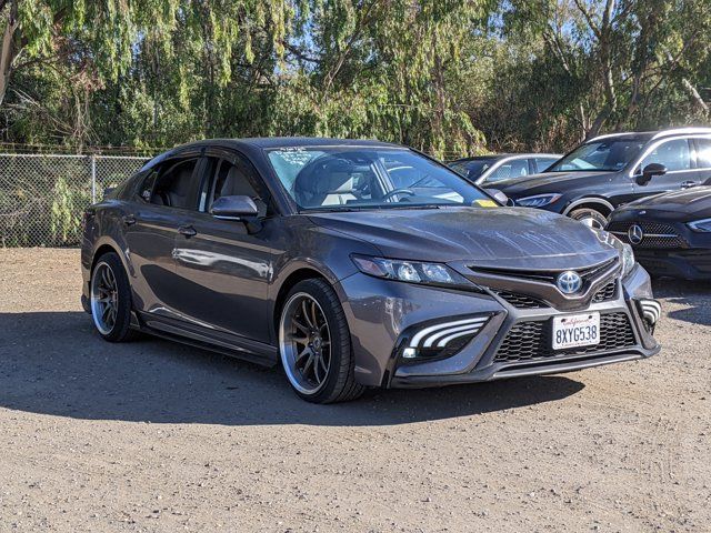 2022 Toyota Camry Hybrid SE