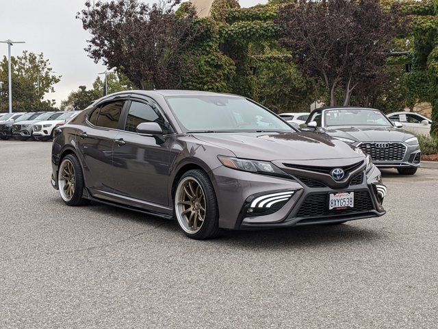 2022 Toyota Camry Hybrid SE