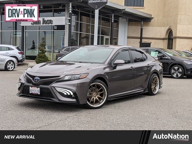 2022 Toyota Camry Hybrid SE