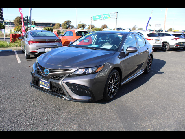 2022 Toyota Camry Hybrid SE