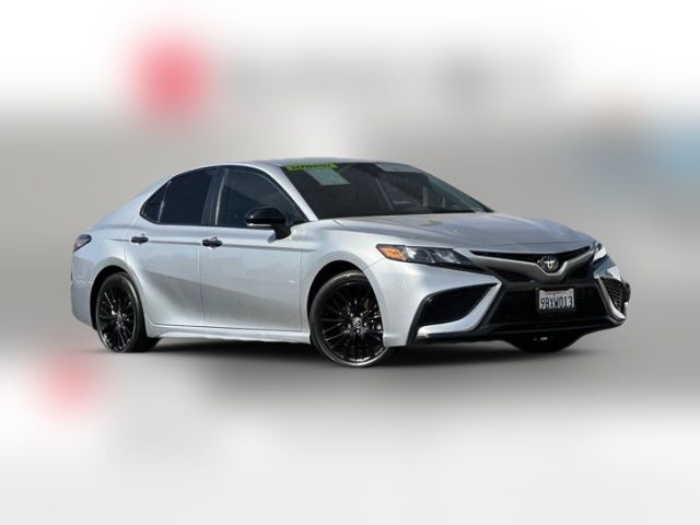 2022 Toyota Camry Hybrid SE