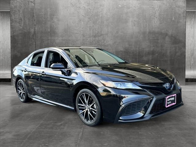 2022 Toyota Camry Hybrid SE