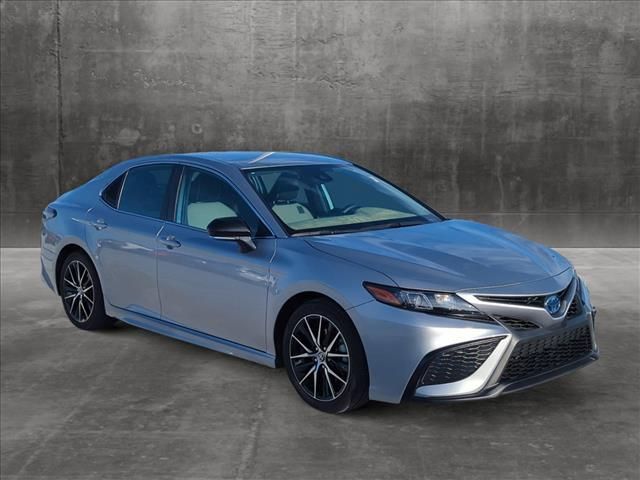 2022 Toyota Camry Hybrid SE