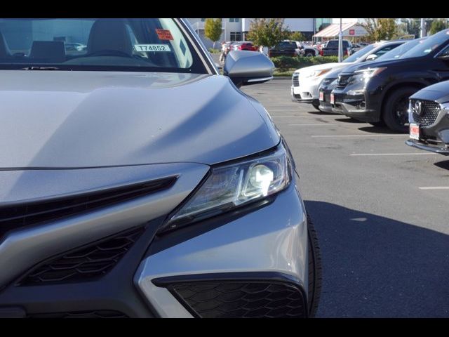 2022 Toyota Camry Hybrid SE