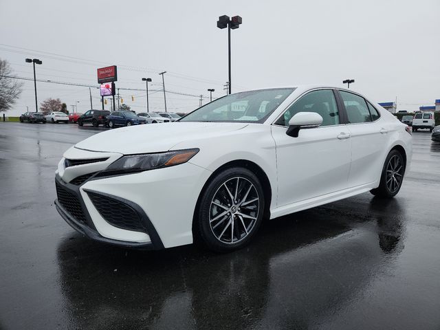 2022 Toyota Camry Hybrid SE