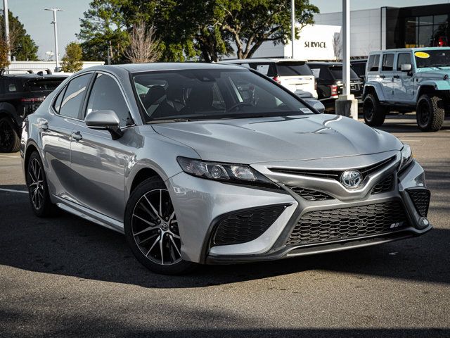 2022 Toyota Camry Hybrid SE